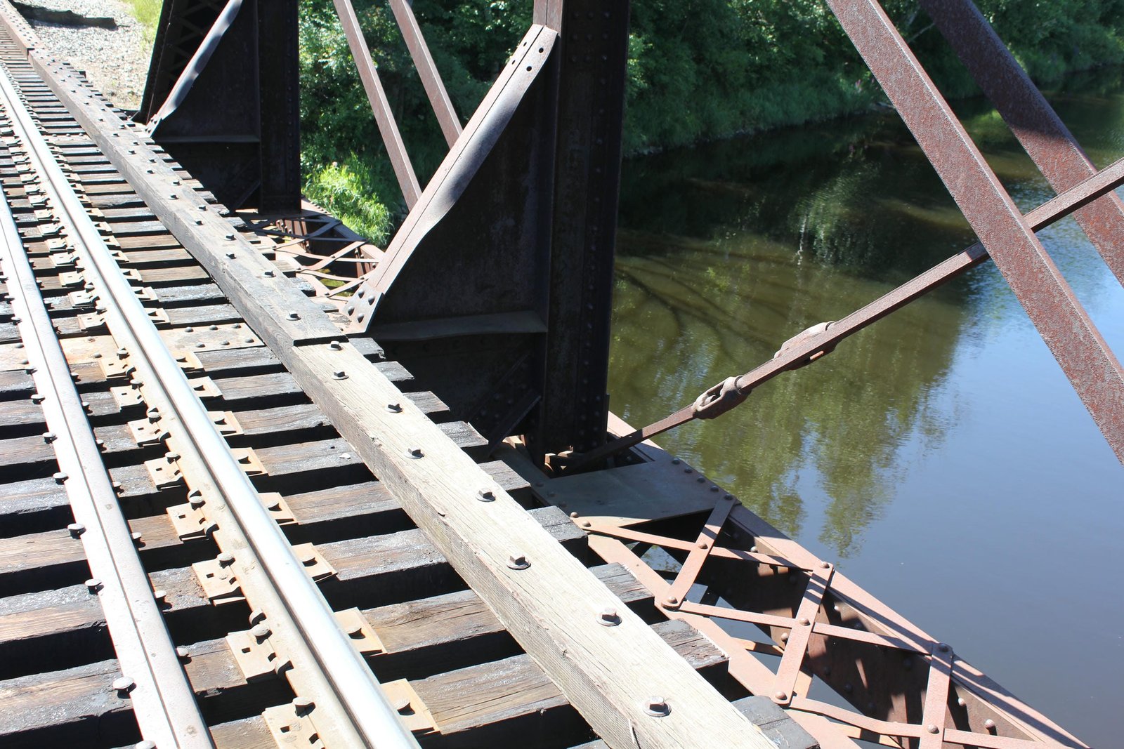 Lower connection